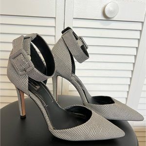 Jessica Simpson Black and White Leather Heels 6.5